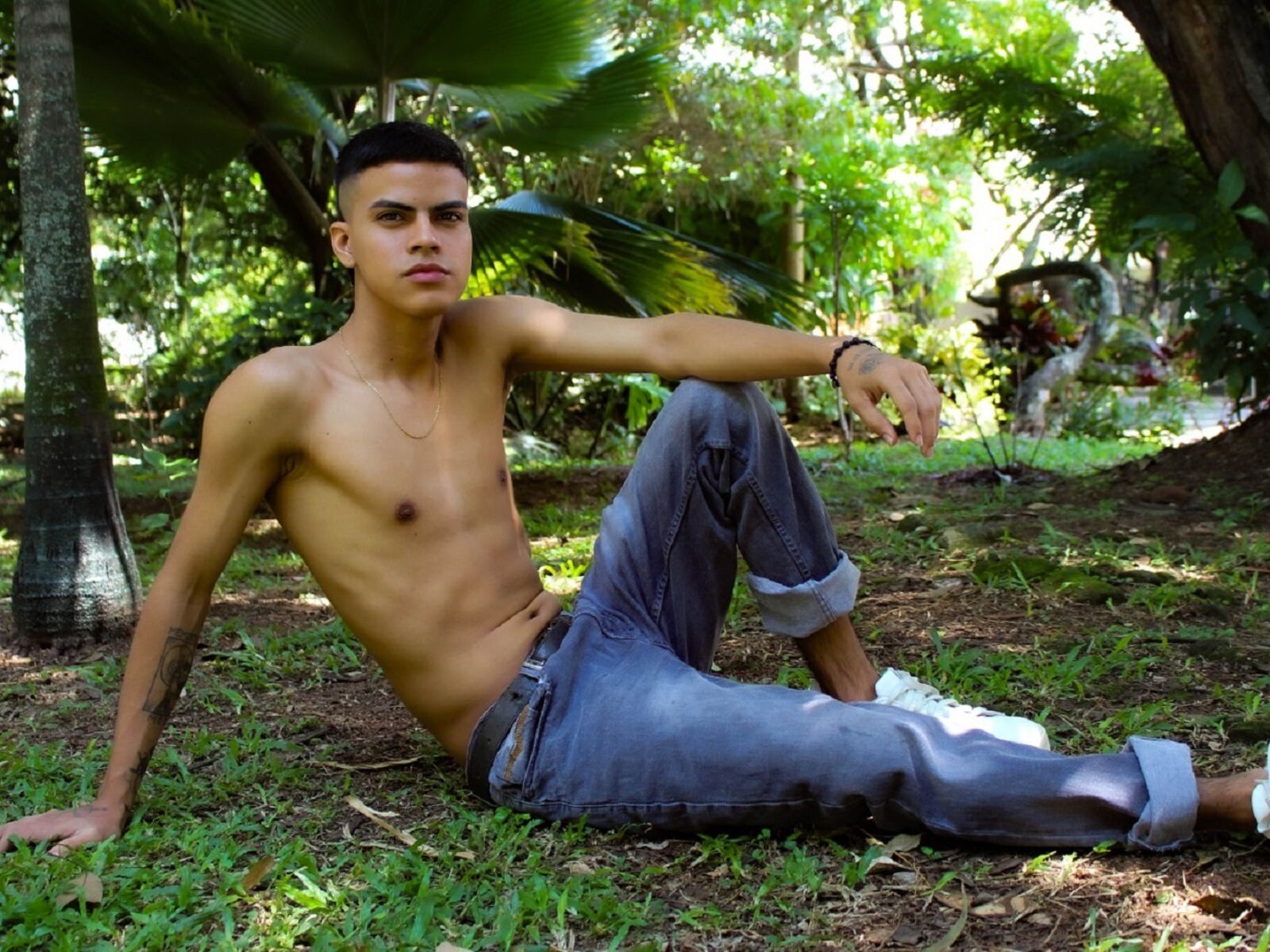 AlejandroSalazar - Live Sex Cam profile on Livejasmin