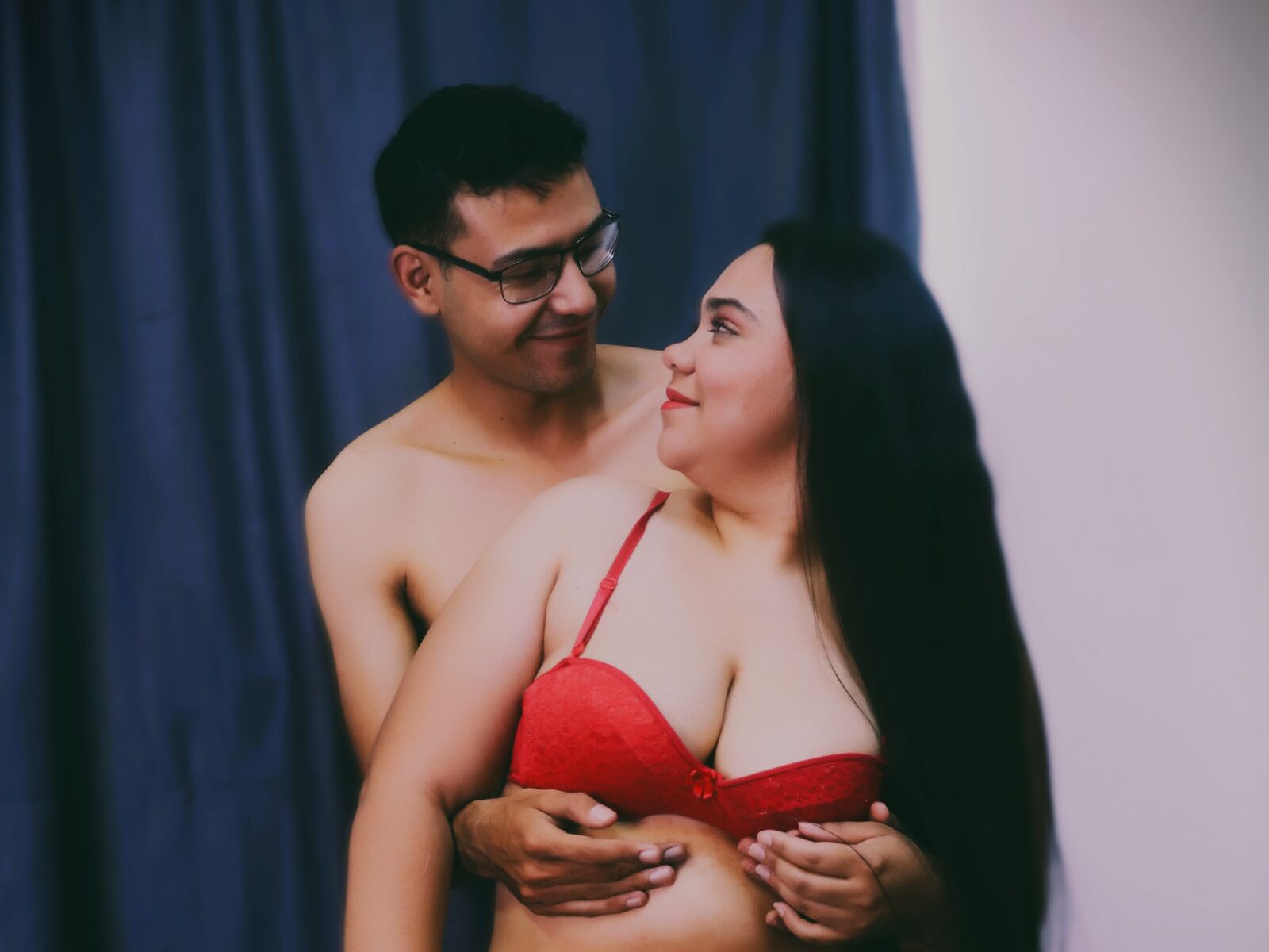 EsneiderAndPaola - Live Sex Cam profile on Livejasmin