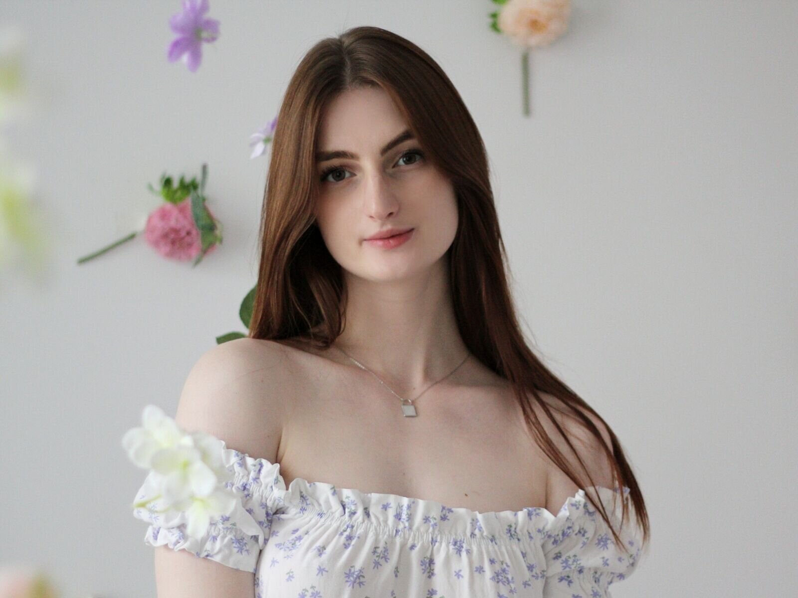 DaniaHollf - Live Sex Cam profile on Livejasmin