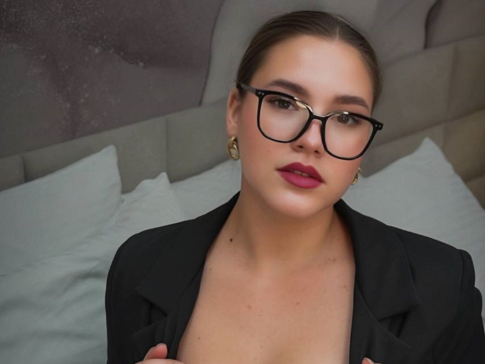 EdieHodge - Live Sex Cam profile on Livejasmin