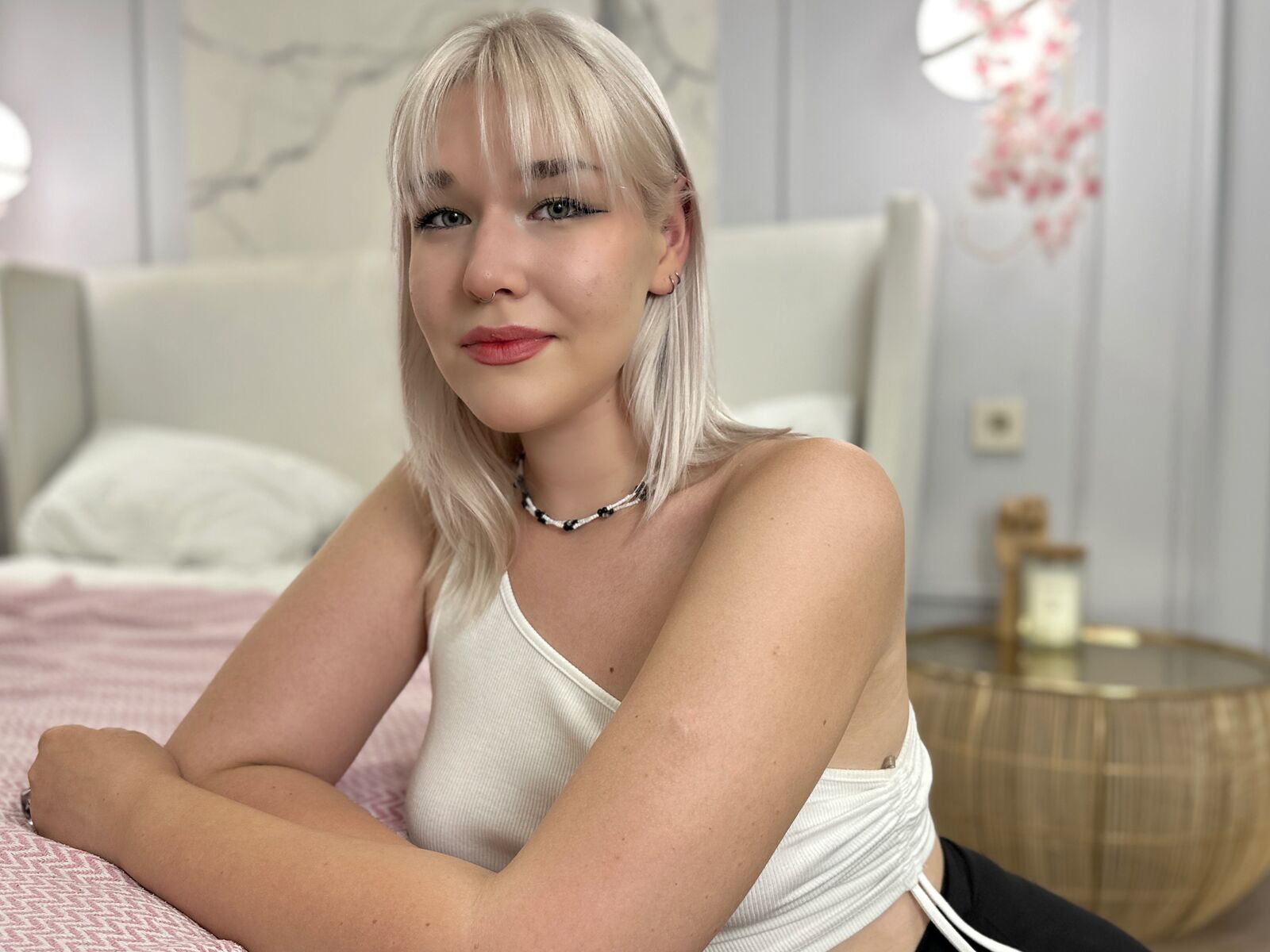 LorriLawrence - Live Sex Cam profile on Livejasmin