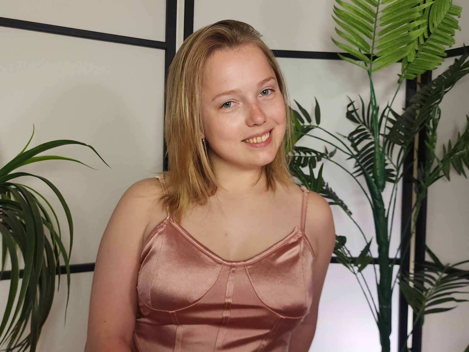 MaryTon - Live Sex Cam profile on Livejasmin