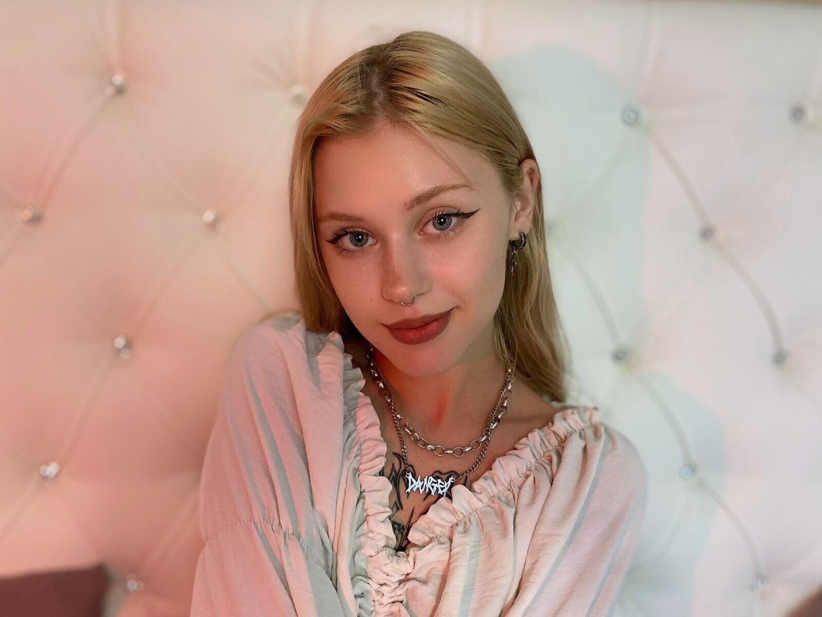 MillaBraun - Live Sex Cam profile on Livejasmin