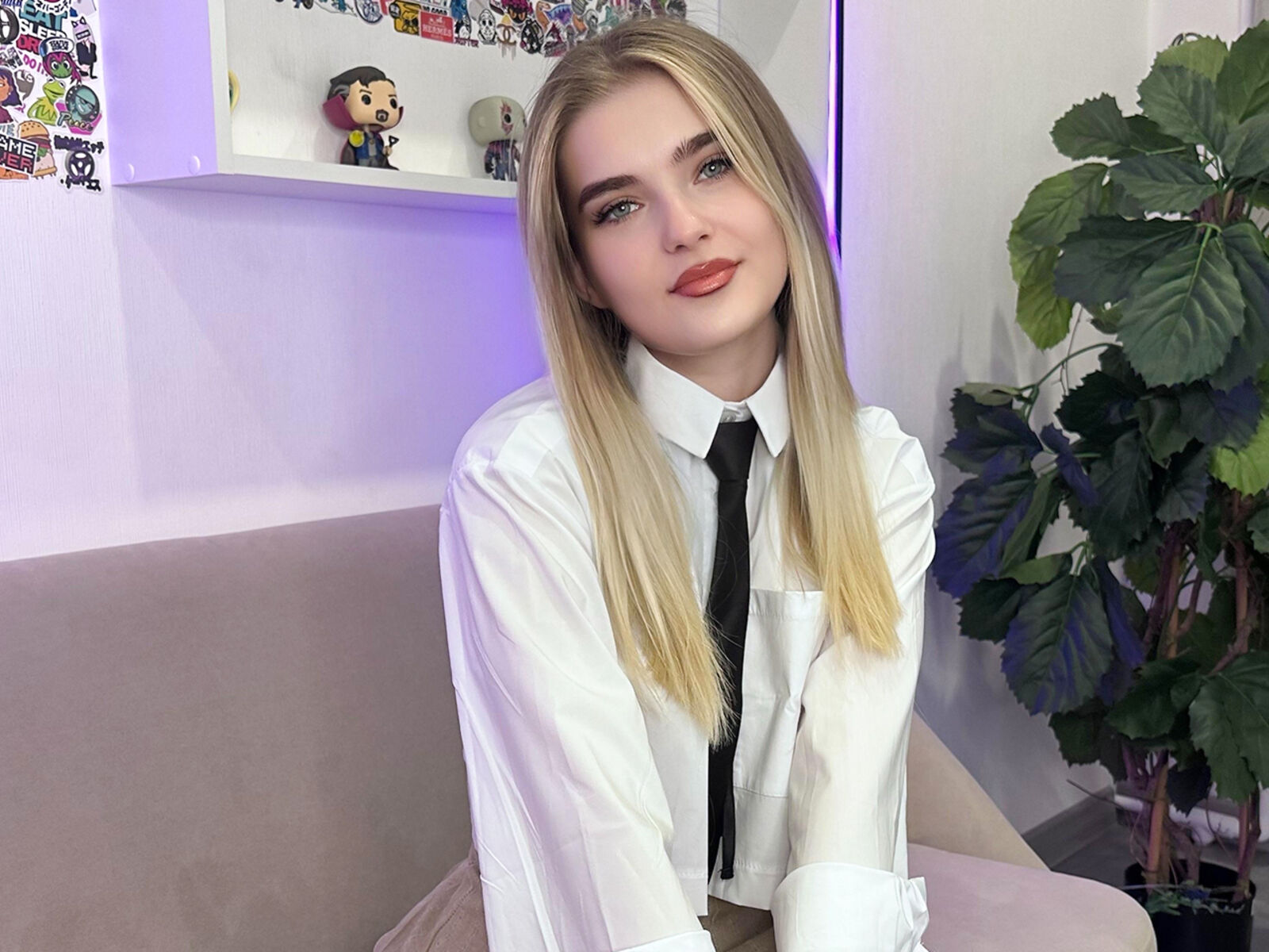 StellaMon - Live Sex Cam profile on Livejasmin