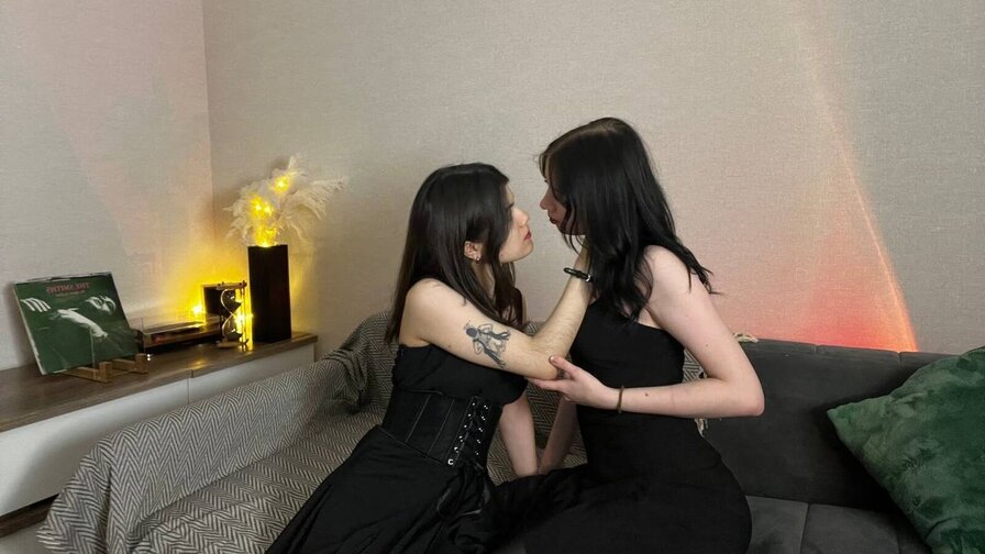 EllaAndLyn - Live Sex Cam profile on Livejasmin