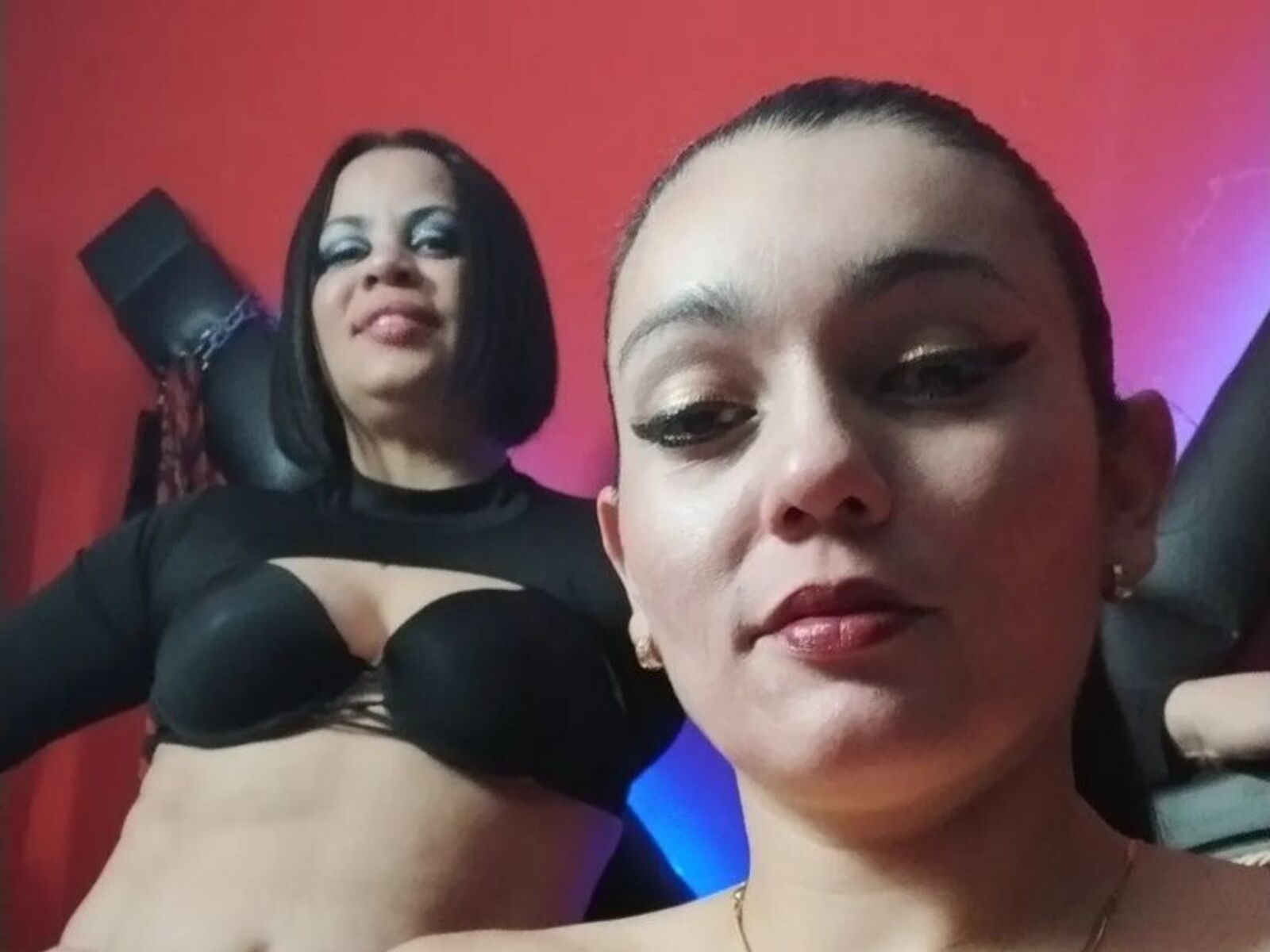 KarinaandMelisa - Live Sex Cam profile on Livejasmin