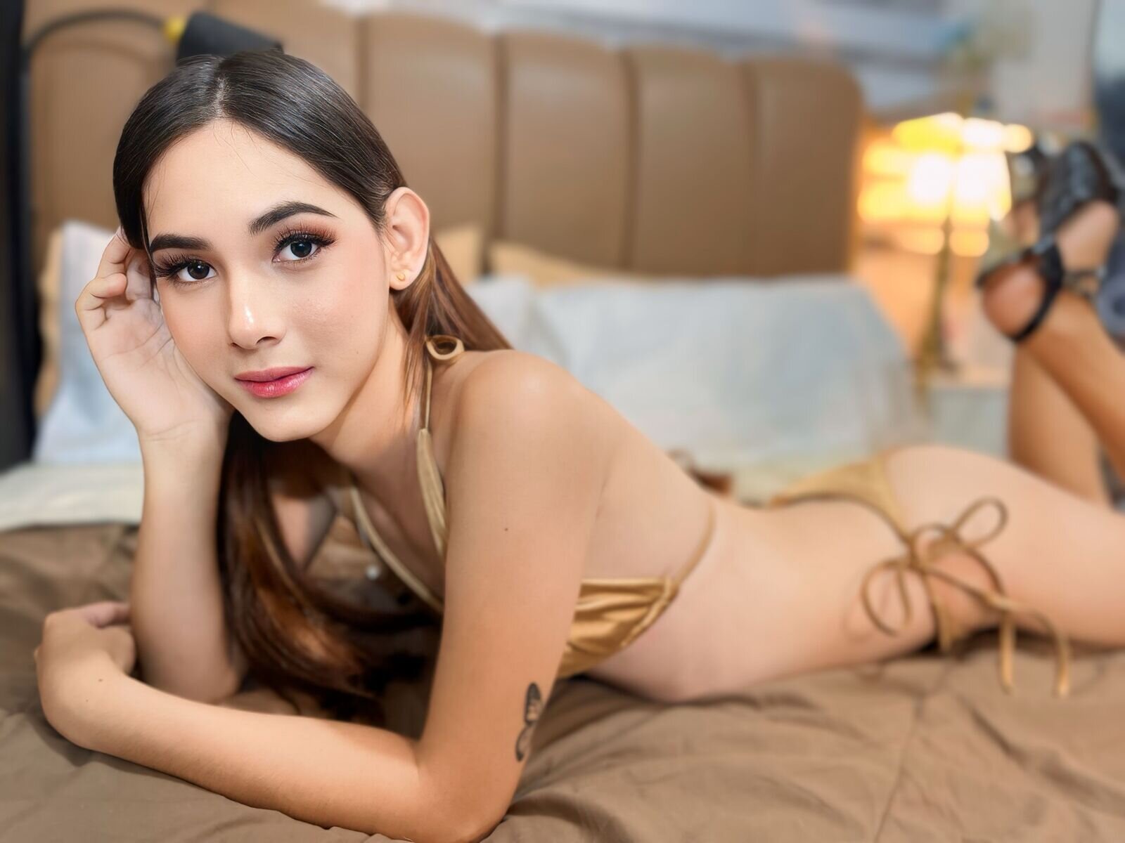 ArianneHillton - Live Sex Cam profile on Livejasmin