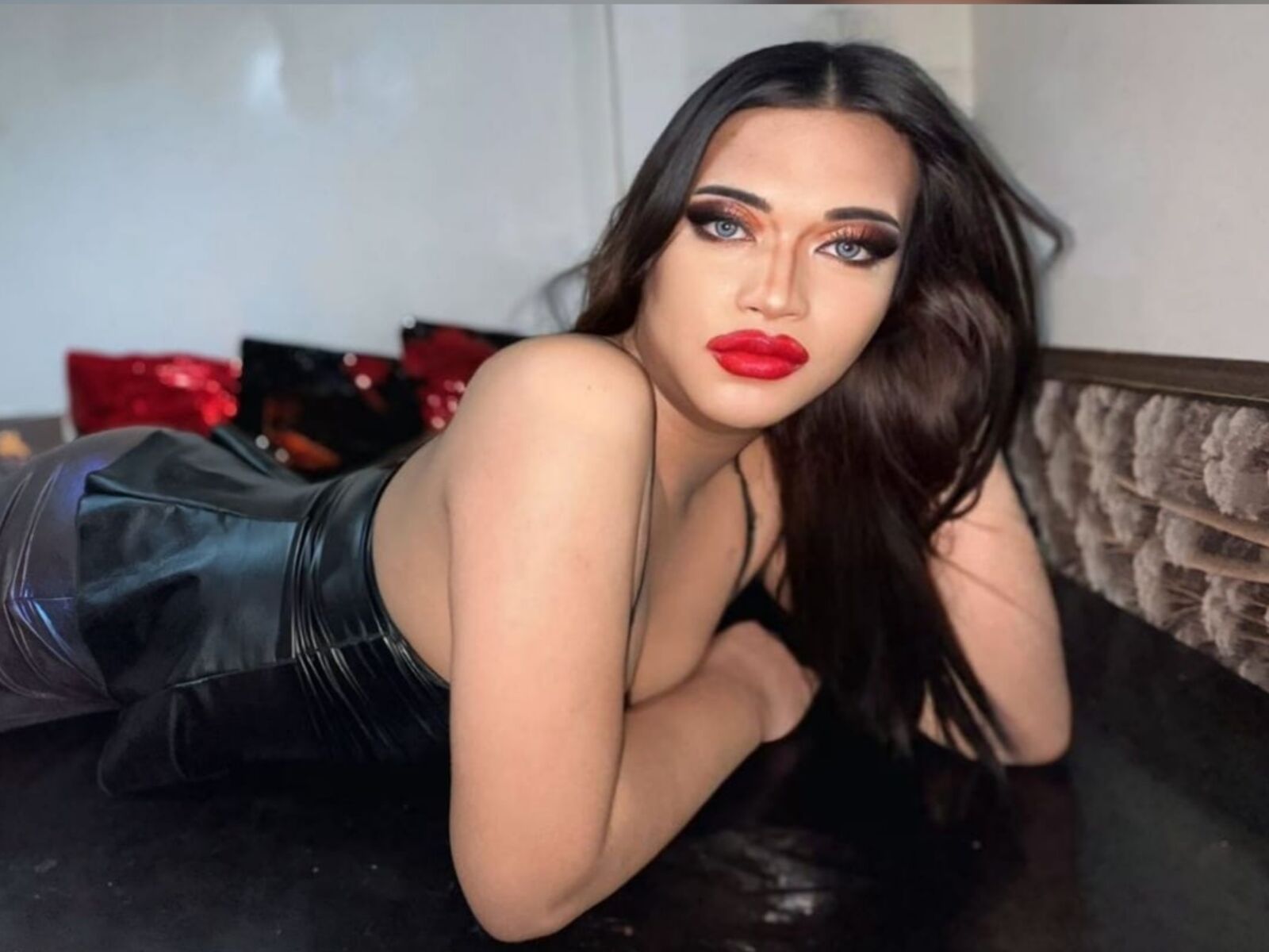 LucianaGrande - Live Sex Cam profile on Livejasmin