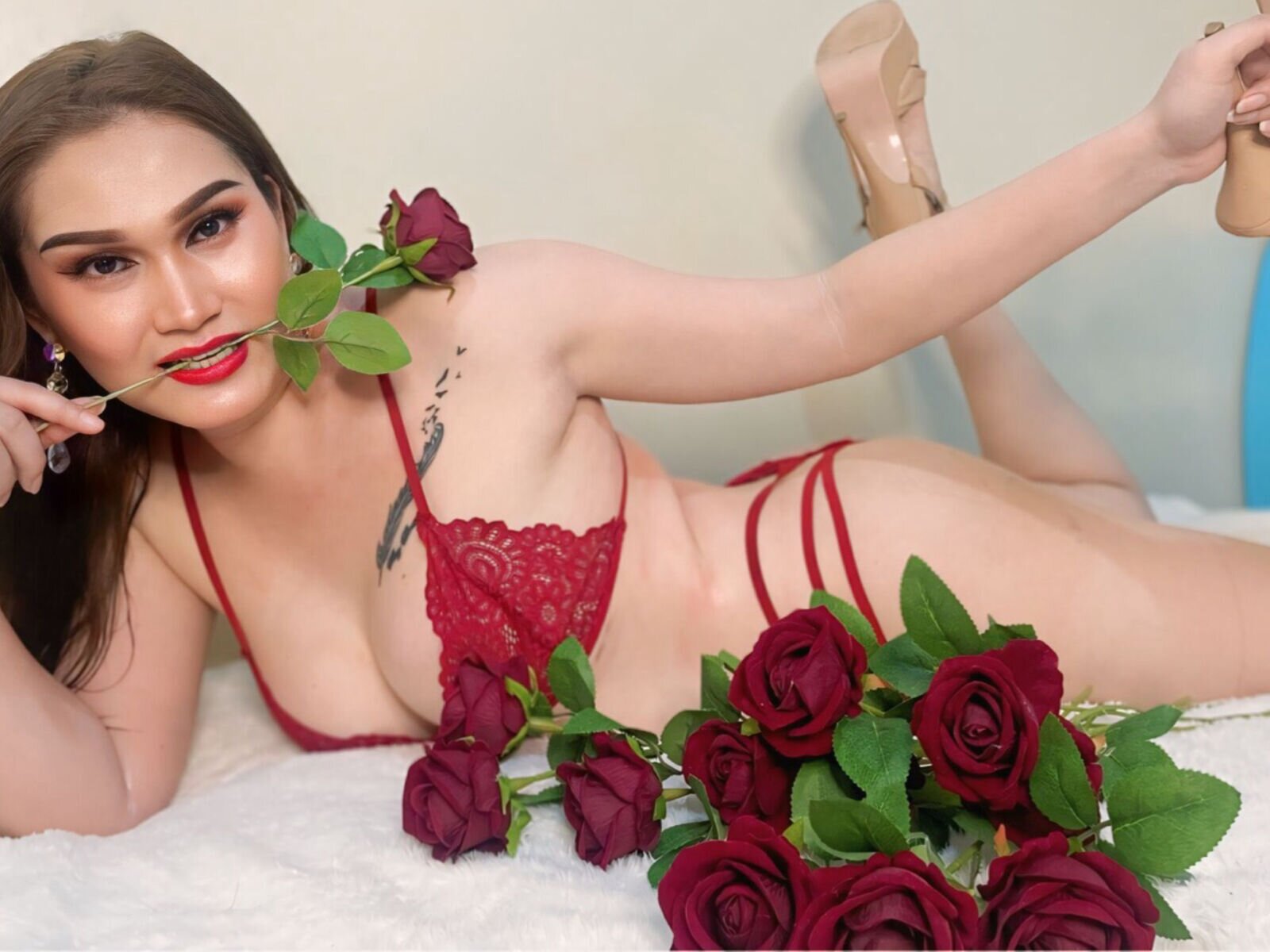 LucineBaker - Live Sex Cam profile on Livejasmin